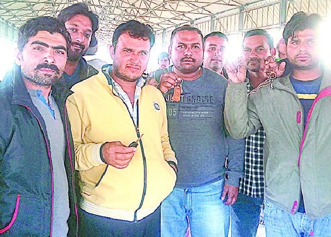 The businessmen split down sites allocation