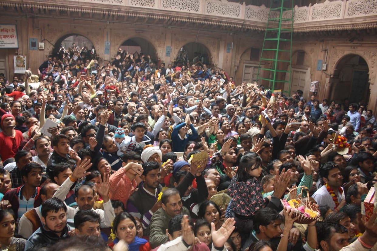 Traffic jammed in Vrindavan by Inundation of faith