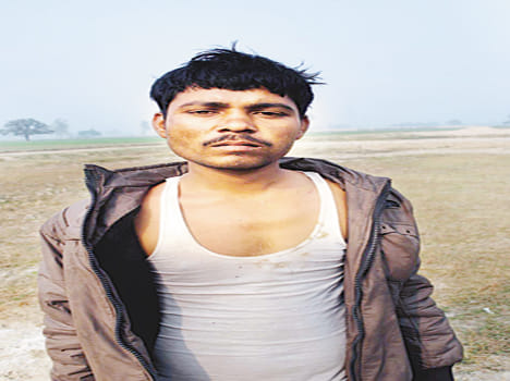 15000 rupees looted from farmer