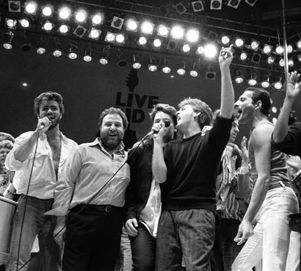 george michael revealed his gay identity in front of sister 