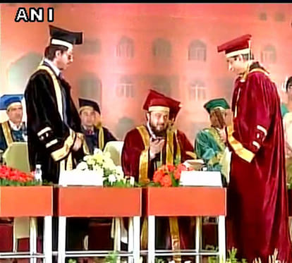 maualana azad urdu university will honour actor shahrukh khan by giving degree of doctorate/