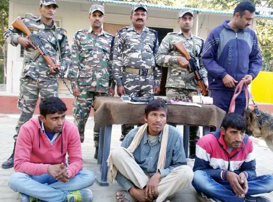 Half kg hashish seized, three people holding