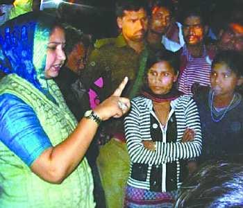 clash between revenue workers and villagers 