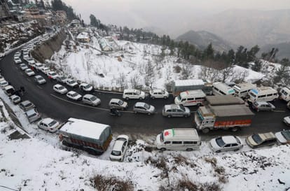 cold wave hits north India, trains delayed
