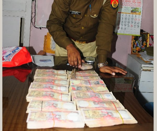 police found 15 lakh rupees in Lucknow.