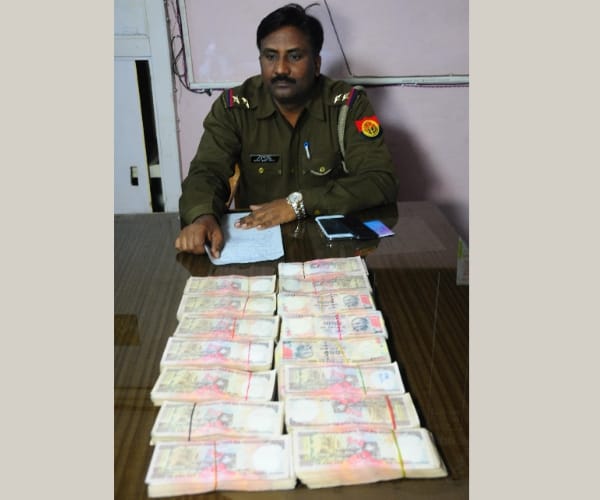 police found 15 lakh rupees in Lucknow.