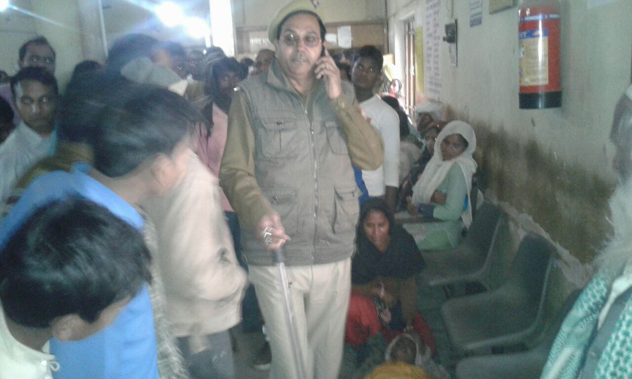 woman dies in bank queue in bahraich