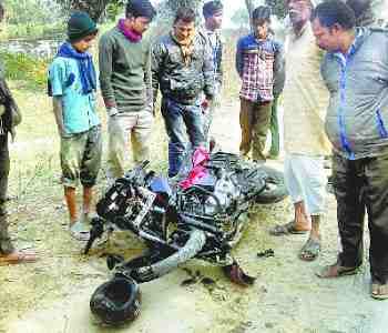tractor-trolley-bike clashed, two young men killed