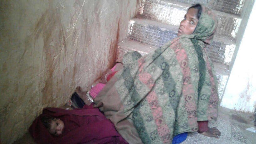 akhilesh yadav gives compensation to khajanchi kid born in bank line