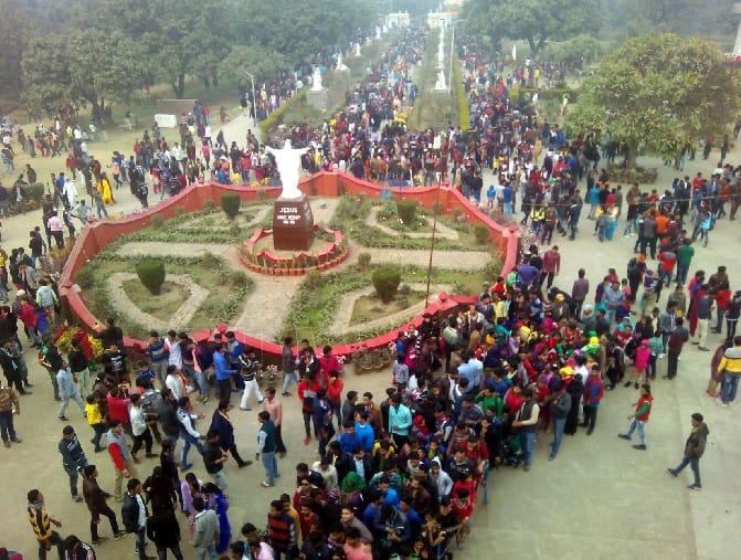 Across city celebrated Christmas, everyone congratulates each other