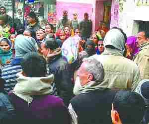 No cash, people shut down bank