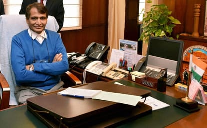 railway launched 1 lkah crore ppp project to commercialy develop 400 railway station