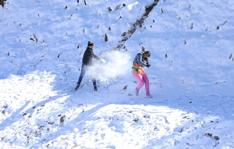 Snowfall at Shimla on Christmas Evening, live photos.