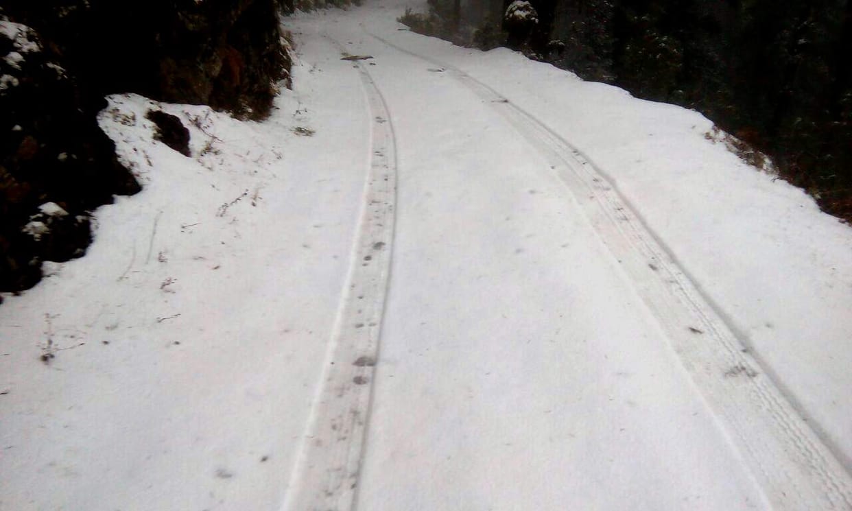 Less snowfall continued movement on the Mughal Road