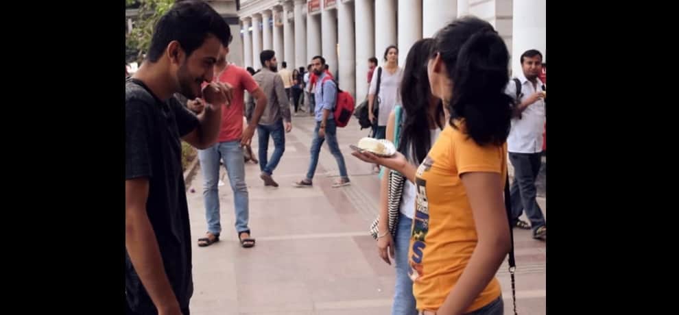 viral video of boy playing with girls on condition of kissing girls