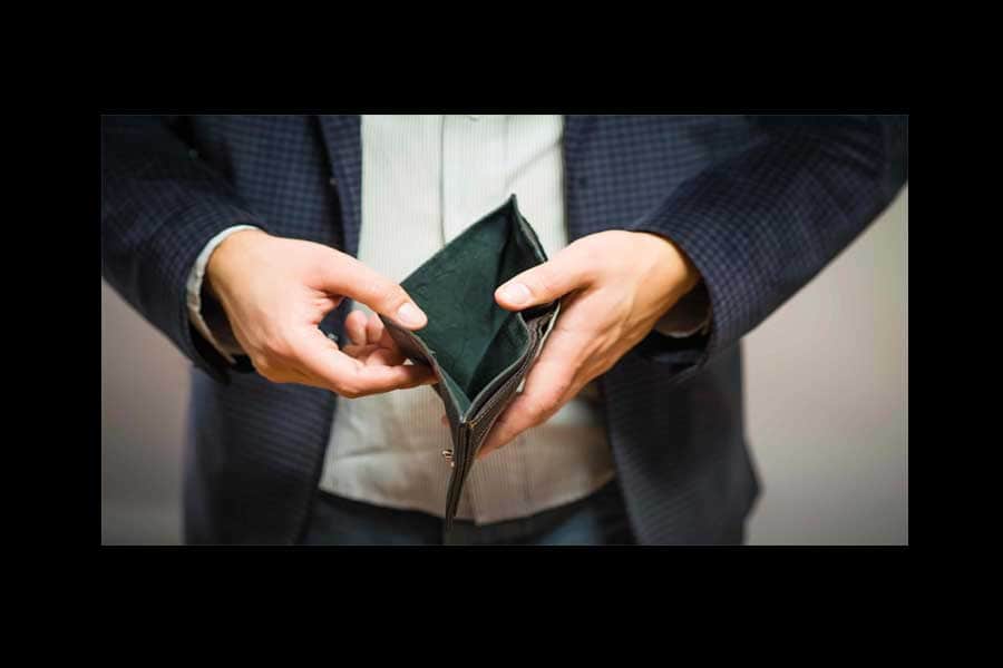 Vastu Tips Do not keep these 4 things in your purse there may be shortage of money