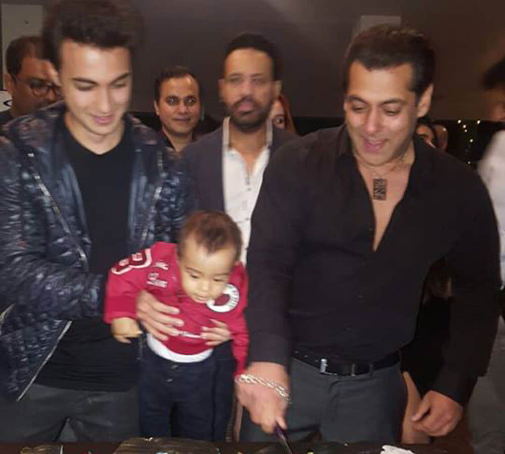 salman khan birthday party picture