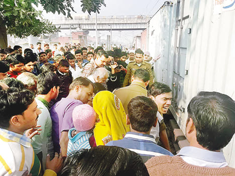 Two killed, including a century slip Farmashisht