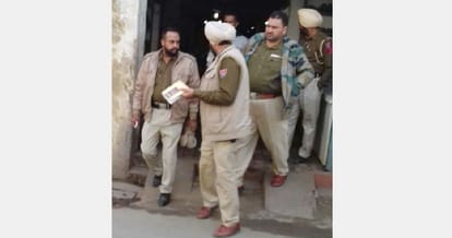 Shiv Sena leader scuffles constable, moga news