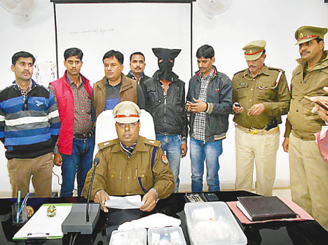 Jewelry stores in theft arrested