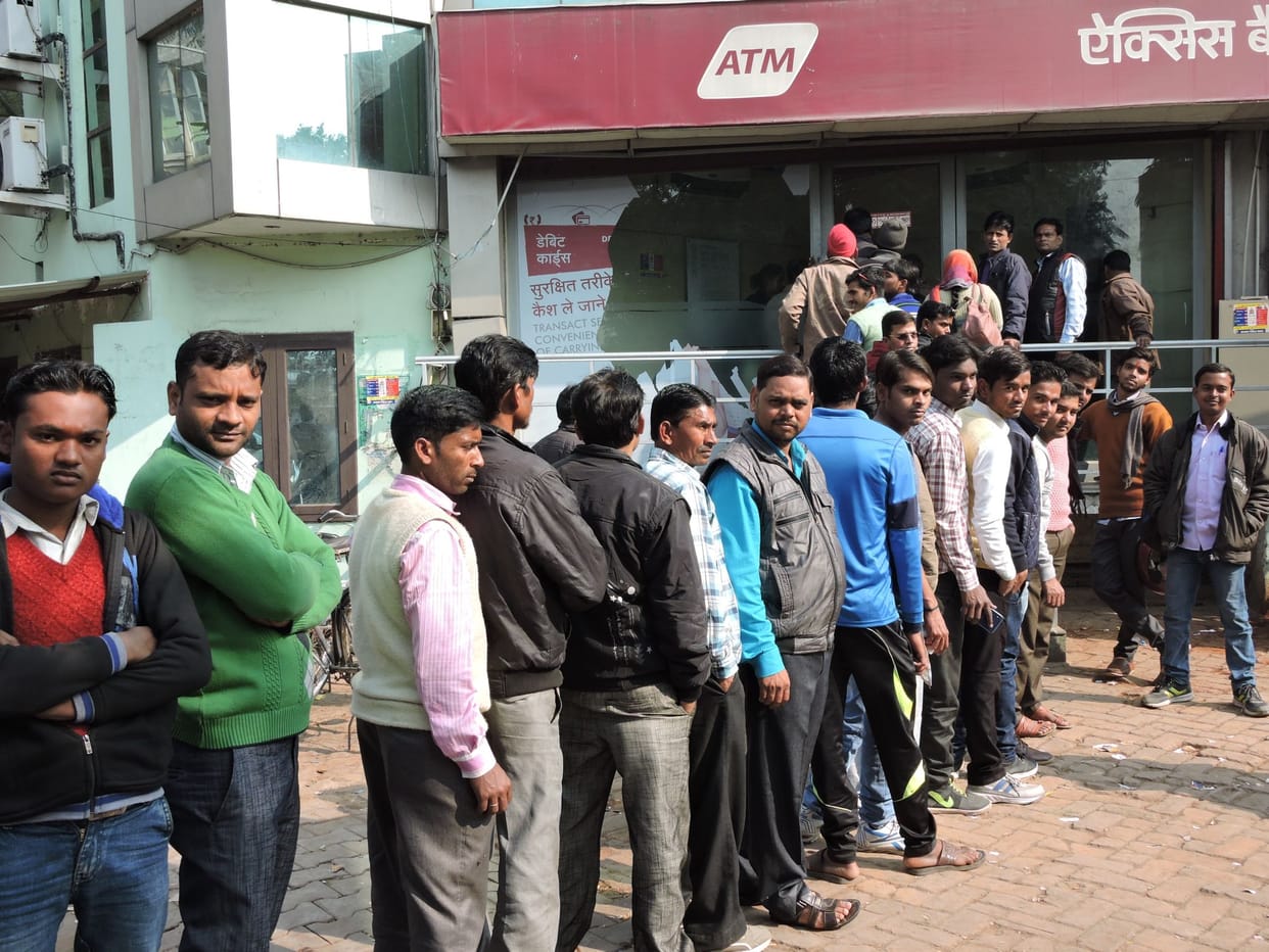 crowd grew in ATM from stalled Bancoen