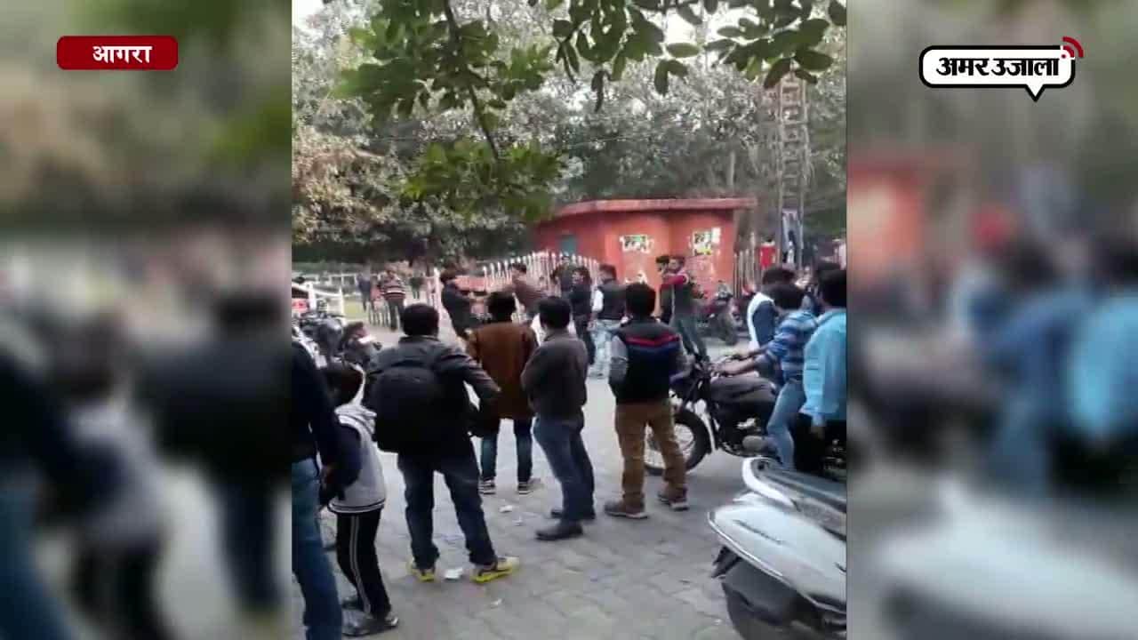 बीच सड़क निकाली बेल्ट और फिर सटाक-सटाक