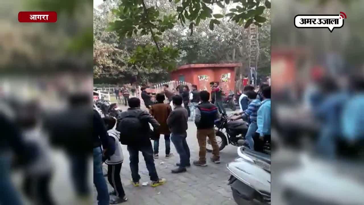 बीच सड़क निकाली बेल्ट और फिर सटाक-सटाक