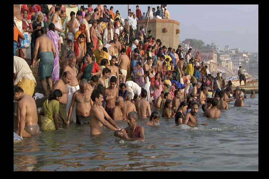 People dipped in holi Gomti on Makar Sankranti