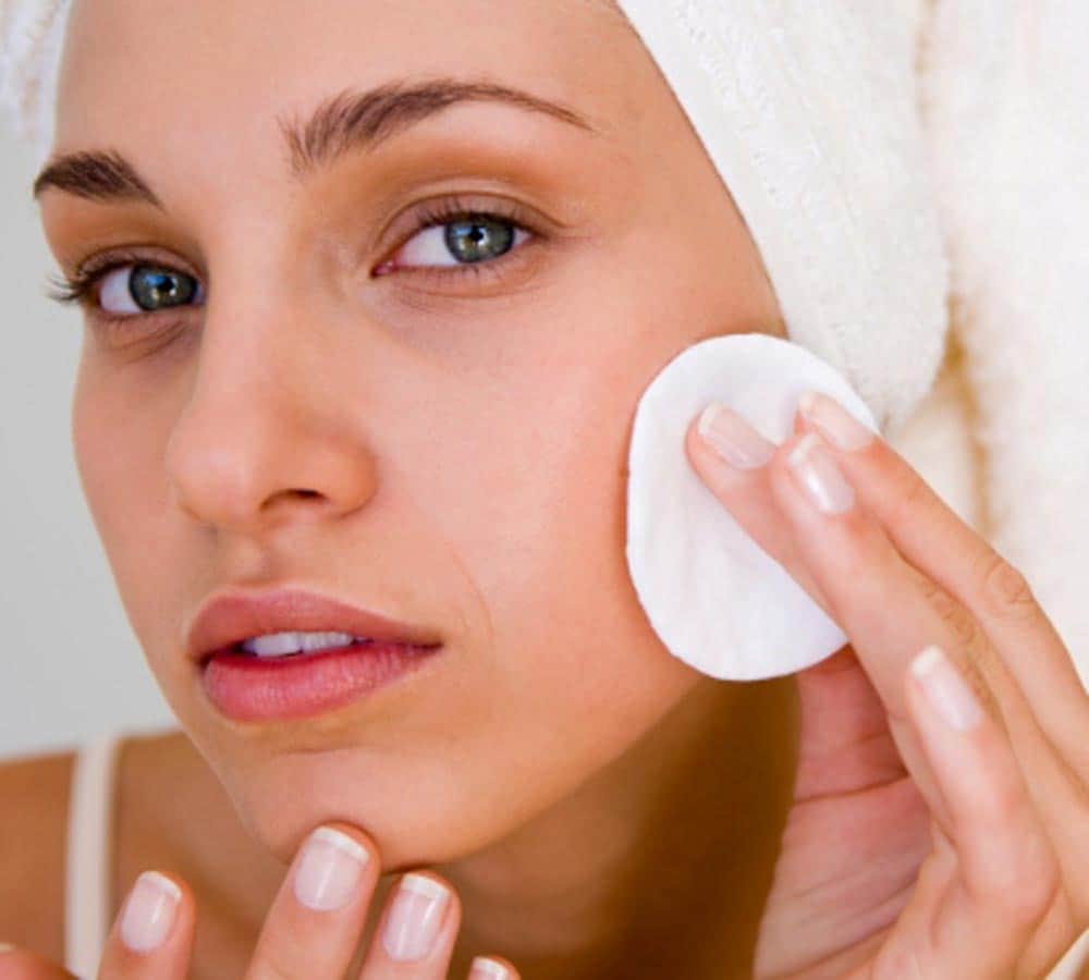 Tomato facial for glowing and spotless skin