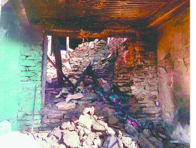Badhecina twelve rooms, two houses in the town fire burns
