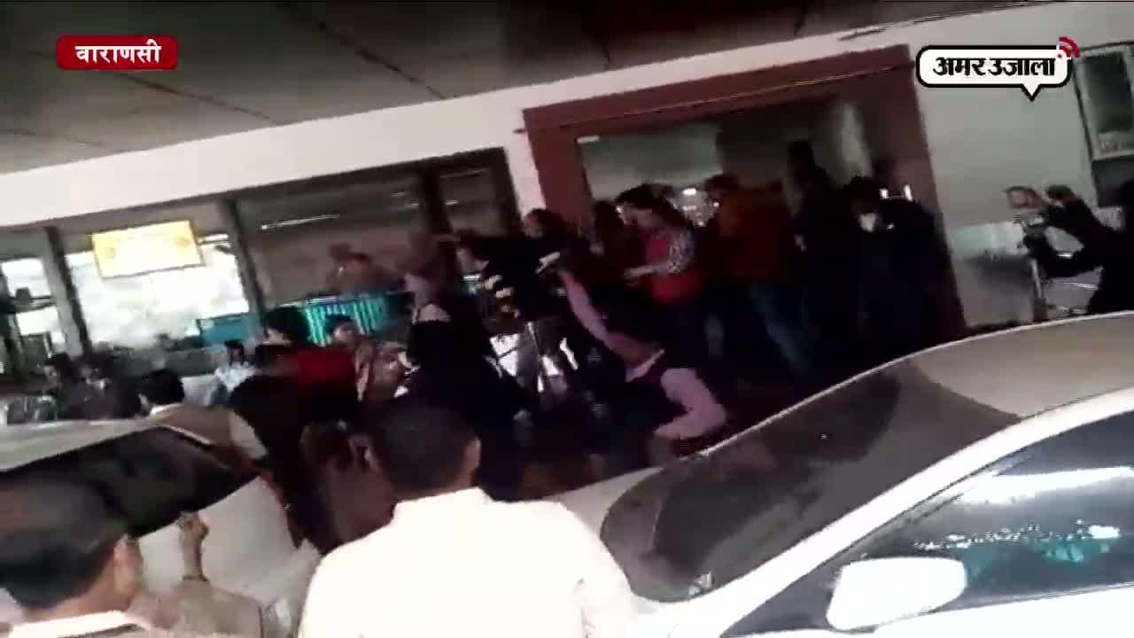 वाराणसी : लापरवाही से मरा मरीज तो परिजनों को धक्के मारकर निकाला