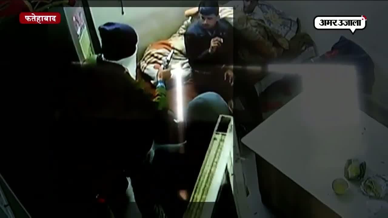 CCTV में कैद हुई फतेहाबाद में तमंचे की दम पर लूटपाट