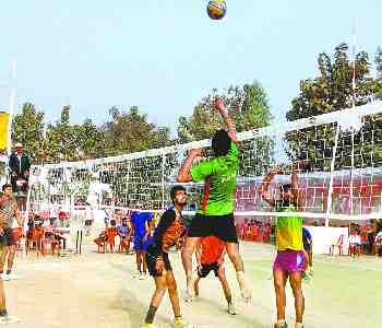 Azamgarh and Lucknow team in the semifinals 