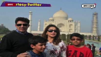 DHAK DHAK GIRL MADHURI DIXIT VISITS TAJ MAHAL 