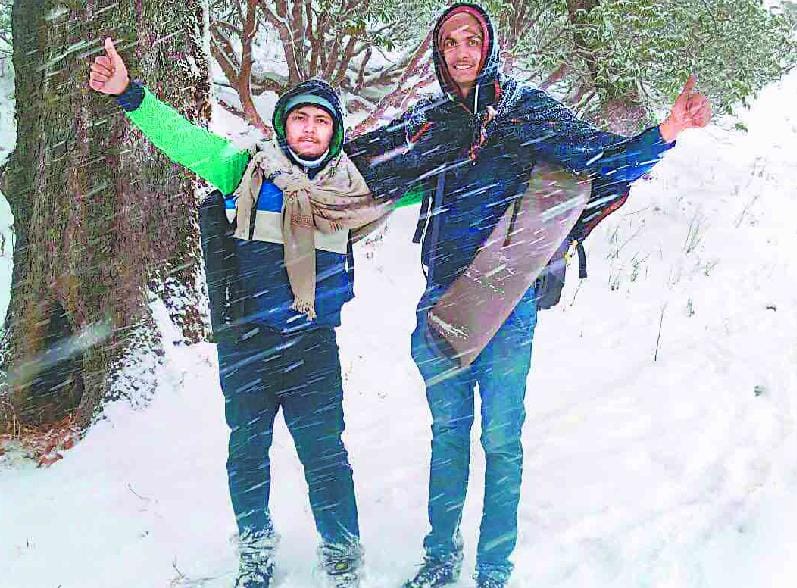 Tourists enjoy the snow picked up fiercely