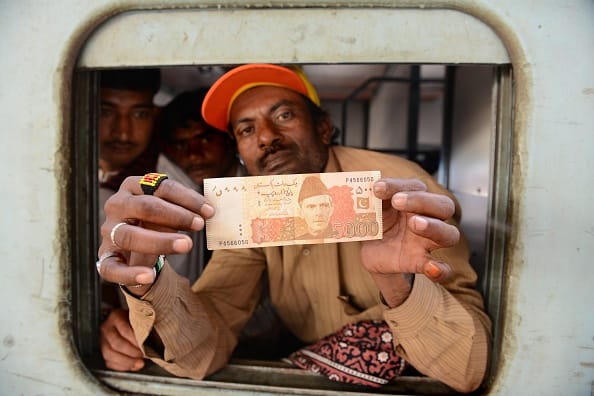Pakistan refuses to close the 5000 notes