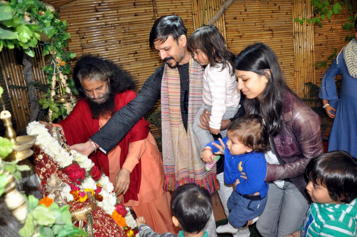Bollywood actor Vivek Oberoi family arrived with Swargashram