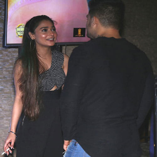 sara khan doing smoking during a party