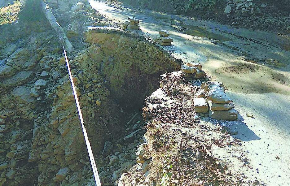Polling parties cater to roads