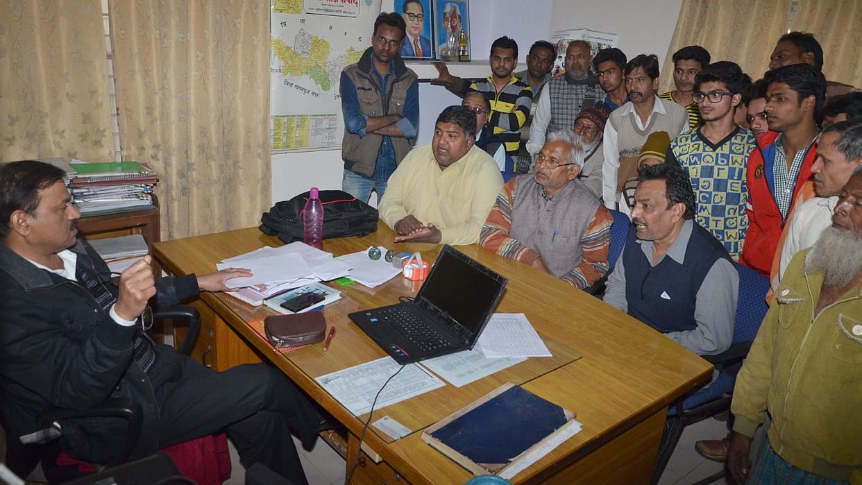 Weavers commotion on the SE Office.