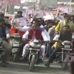 कानपुर को कैशलेस बनाने के लिए सड़क पर उतरे बीजेपी कार्यकर्ता