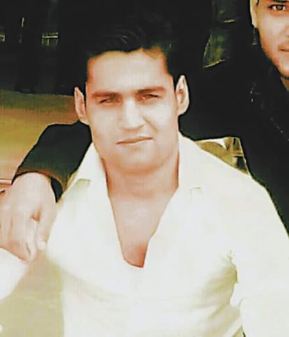  First love on Facebook, then ran home to three lakh jewelery with Salman