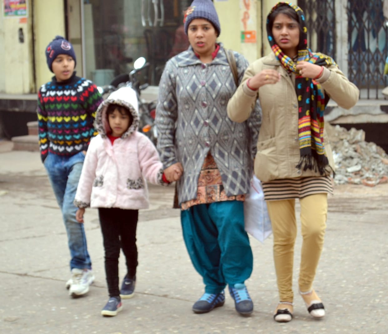 The weather changed direction again, Titure people from cold wave