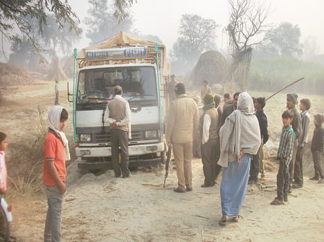 Two cattle smugglers caught in the encounter, the 62 animals recovered
