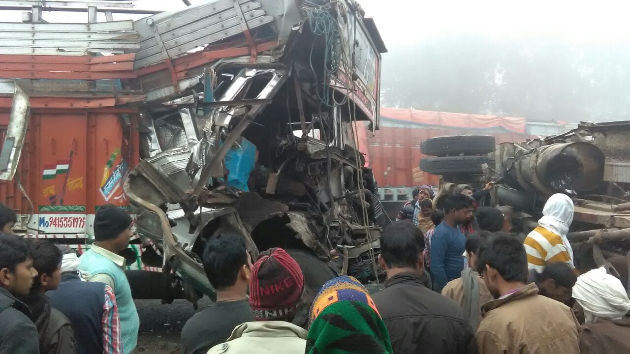truck accident in sultanpur