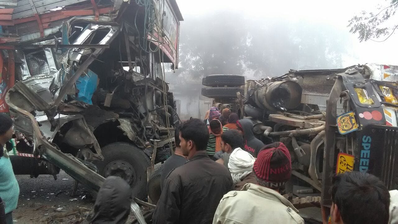 truck accident in sultanpur