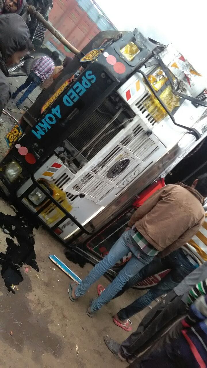 truck accident in sultanpur