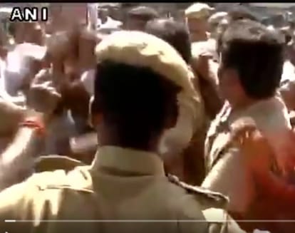 AIADMK MP Sasikala Pushpa's lawyer attacked by AIADMK workers