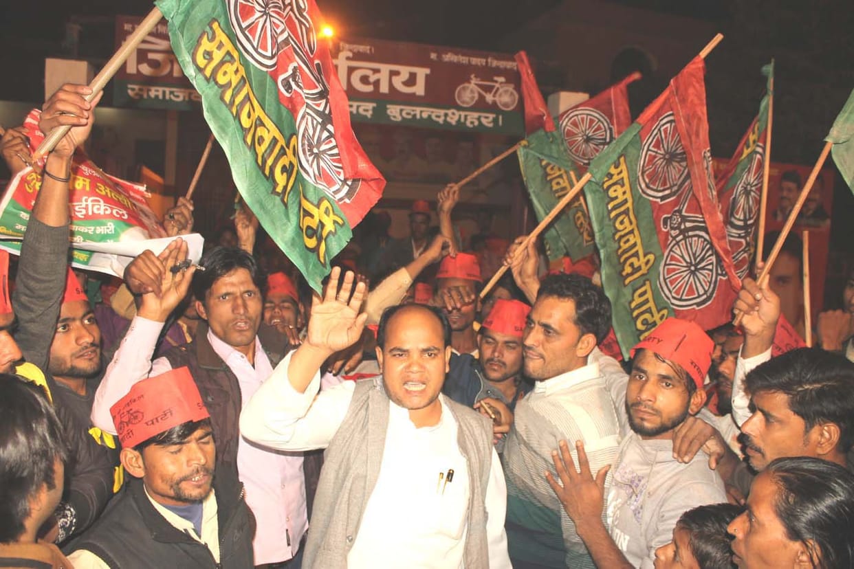 Alvi supporters furore on cut ticket 