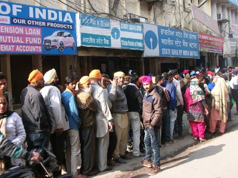 ATM not working, batala ATM not working, row in front of bank, batala, amritsar